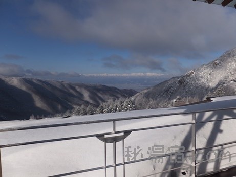 満山荘 客室から見える北アルプスの雪山