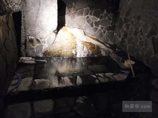 湯の小屋温泉 龍洞16