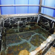 博多温泉元祖元湯の女性用内湯アップと青いトタン壁