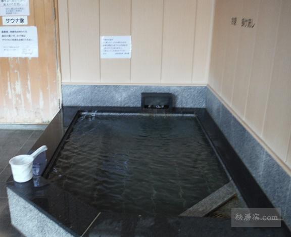 はさみ温泉湯治桜の女性用内湯にあるかけ流しの冷泉