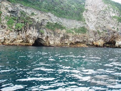 式根島海底温泉付近の海面