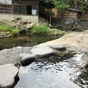 湯西川温泉 薬研の湯の浴槽から見える景色