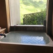 ロッヂ立山連峰 女性用の露天風呂から見える大日岳の景色